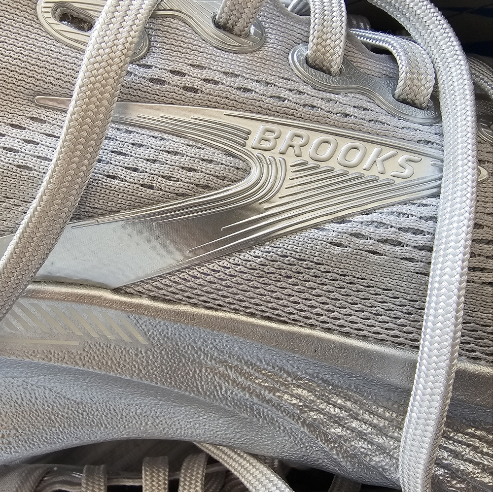 New Brooks Adrenaline GTS 25 - Picture 8 of 11